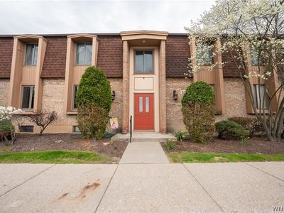 15 Greenwich Dr APT 1
