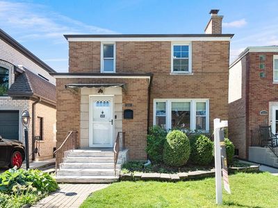 3011 W Jarvis Ave
