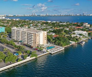 1455 N Treasure Dr APT 3C