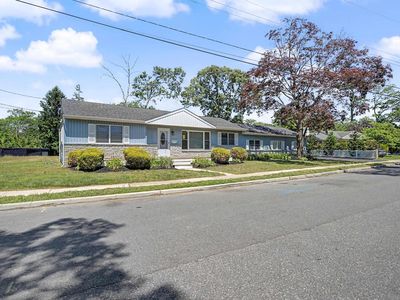 227 W Glencove Ave