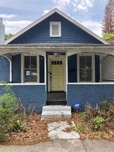 104 W 10th St