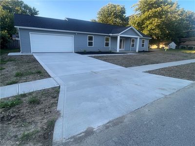 938 East Dr