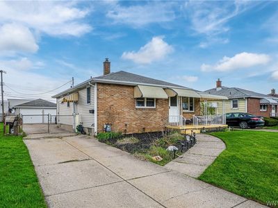 23 Laura Ct