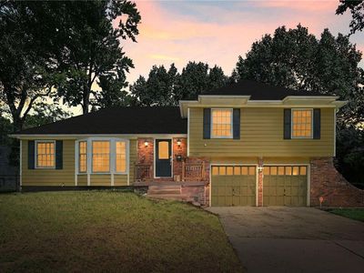 Property at 2008 W 84th St, Leawood, KS