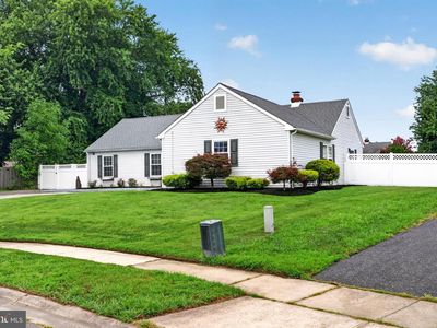 8 Holmes Ln