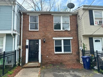 110 Pearl St