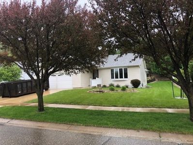 2023 Woodcrest Ln SW