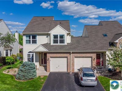 323 Surrey Pl