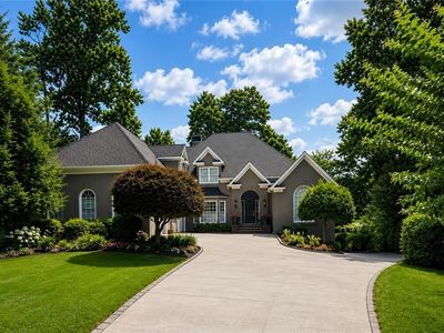 100 Ridgetree Ln