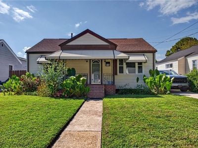 946 Douglas Ave