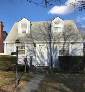 2419 Yorktown St