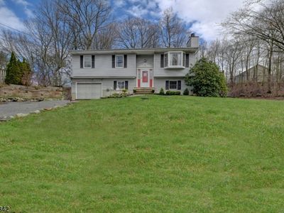 Property at 4 Birch Dr E, Vernon, NJ