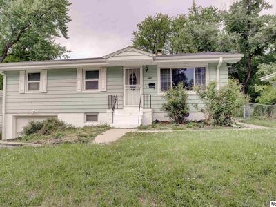 4822 Grand Ave