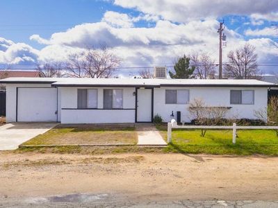 8232 Dogwood Ave