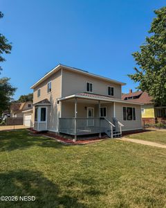 425 2nd St SE