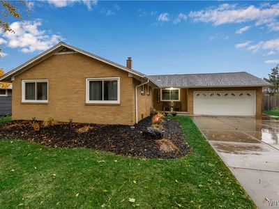 Property at 108 Sedgemoor Ct, Williamsville, NY