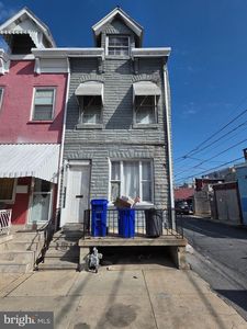945 Perry St