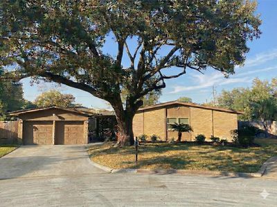 915 Merriman Ct