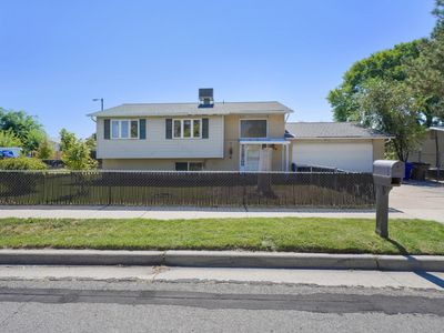 1769 W Sir James Way