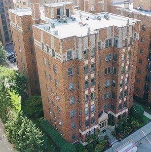 807 W 48th St APT 304