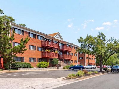 Property at 202 Skyhill Rd APT 8, Alexandria, VA