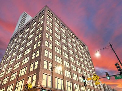 801 S Wells St APT 210