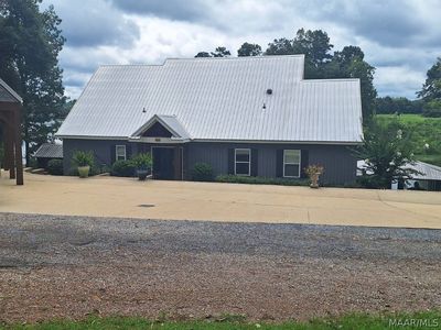 560 Lakeshore Dr