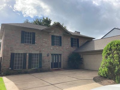 1819 Riverbend Xing