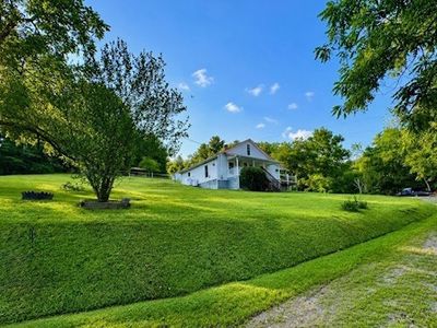 33 Four Oaks Ln