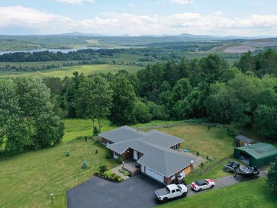 537 Memphremagog Views