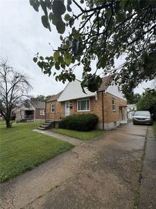 1906 Acorn Dr