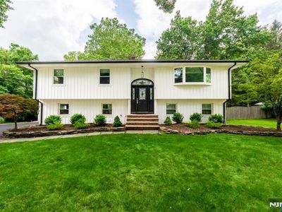 Property at 3 Antrim Rd, Montvale, NJ