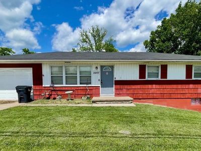 2207 Clark Ln