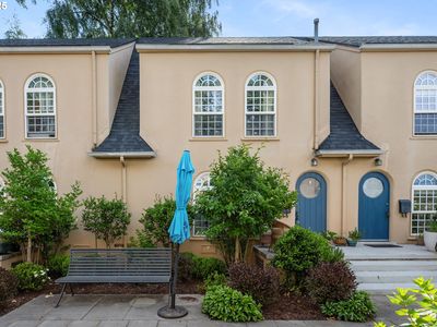 909 NE Brazee St APT 16