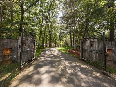 55 Parkwood Dr