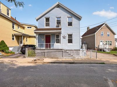 32 Raymond St