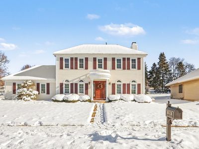 Property at 2297 Lakeside Dr, Aurora, IL