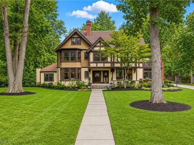 2862 Fairmount Blvd