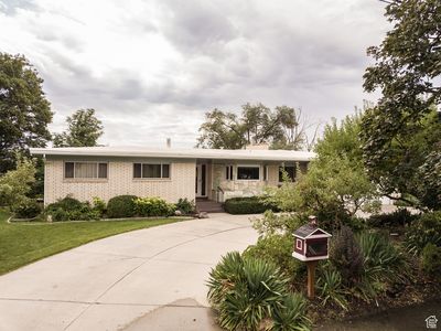 720 Mountain View Dr