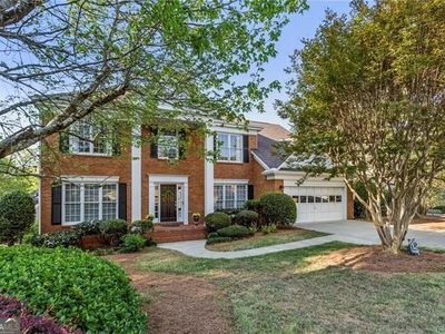 3085 Brockton Close