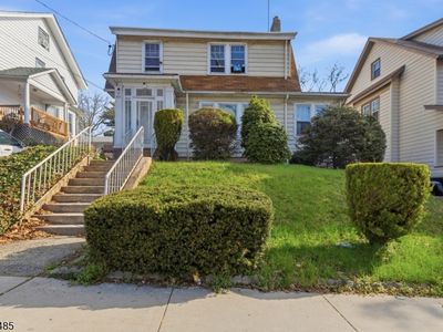819-821 Lyons Ave
