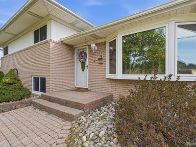 19 Baycrest St