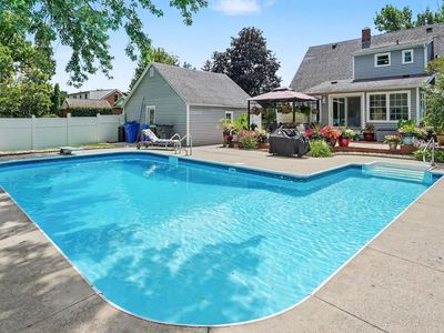 124 W Nelson St