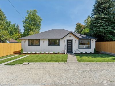 14322 Burke Avenue N