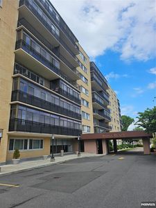 2185 Lemoine Ave APT 3D