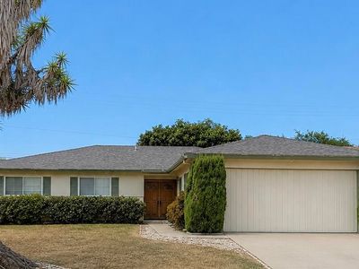 707 La Roda Ave