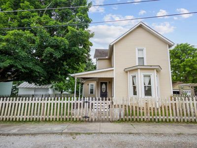37 College St