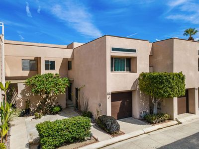 434 Village Sq E