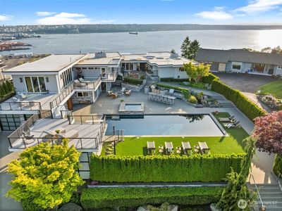 3404 Shorecliff Drive NE