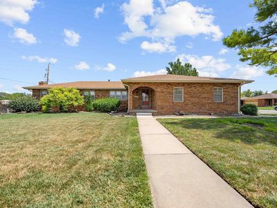 2829 E Ray Ave